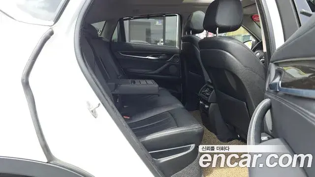 BMW X6 2018 — Photo 25/34