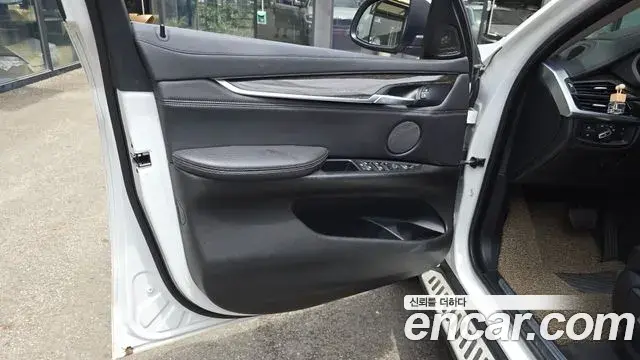 BMW X6 2018 — Photo 33/34