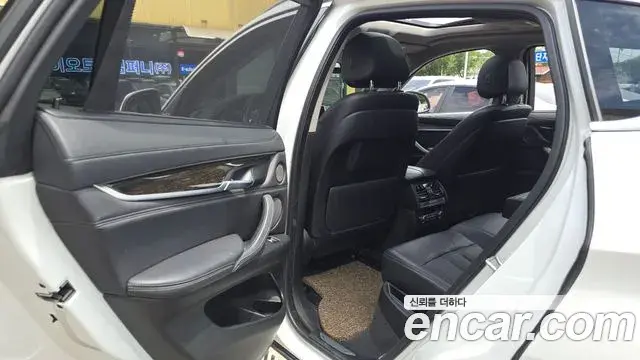 BMW X6 2018 — Photo 15/34