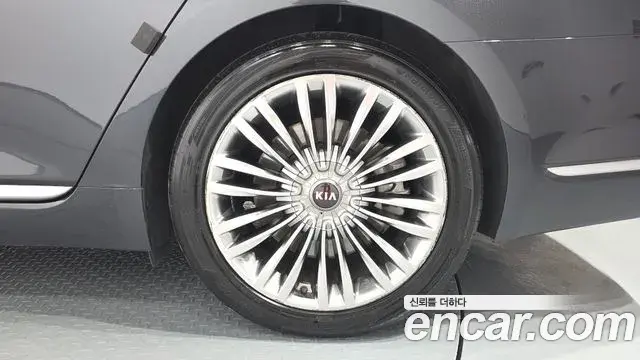 Kia The K9 2018 — Photo 42/44