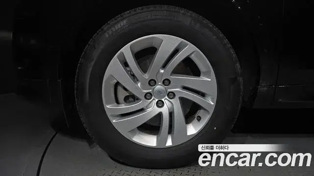 Land Rover Discovery Sport 2024 — ფოტო 27/33