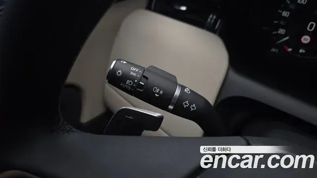 Land Rover Discovery Sport 2024 — ფოტო 31/33