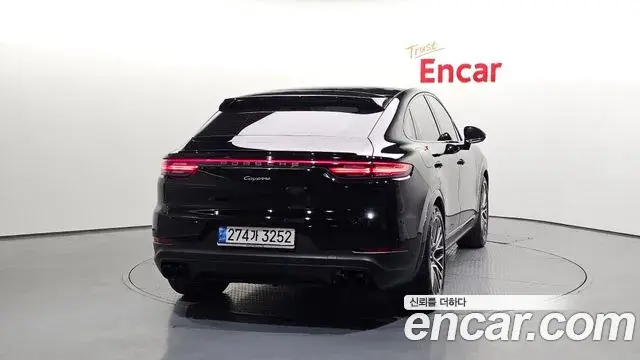 Porsche Cayenne 2022 — Photo 13/20