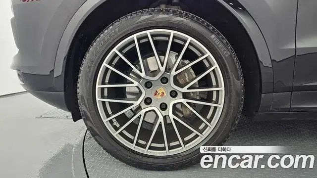 Porsche Cayenne 2022 — Photo 14/20