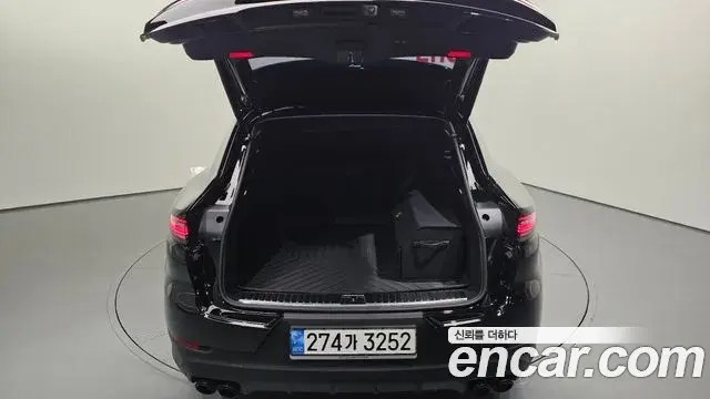 Porsche Cayenne 2022 — Photo 9/20