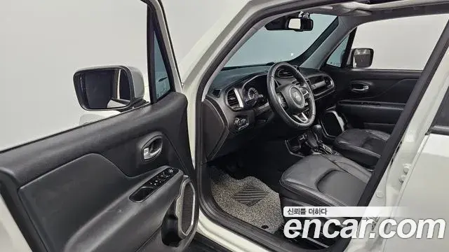 Jeep Renegade 2022 — ფოტო 33/37