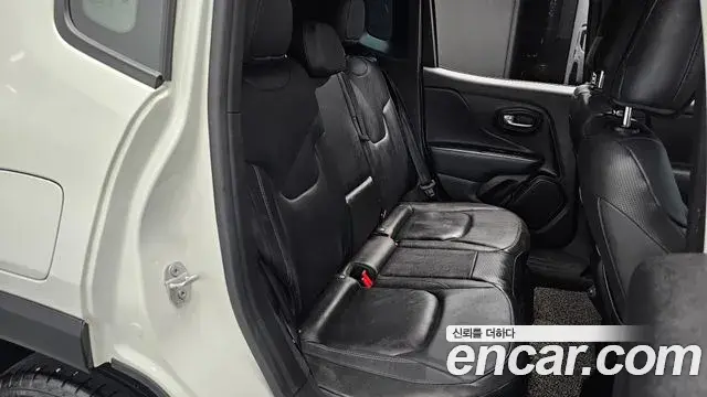 Jeep Renegade 2022 — ფოტო 1/37
