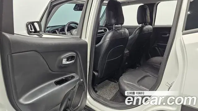Jeep Renegade 2022 — ფოტო 35/37