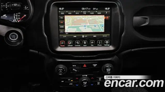 Jeep Renegade 2022 — ფოტო 23/37