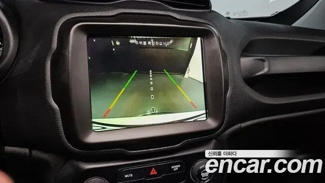 Jeep Renegade 2022 — ფოტო 17/37
