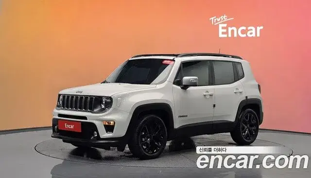 Jeep Renegade 2022 — ფოტო 19/37