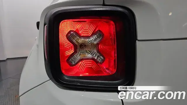 Jeep Renegade 2022 — ფოტო 16/37