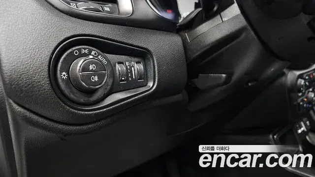 Jeep Renegade 2022 — ფოტო 26/37