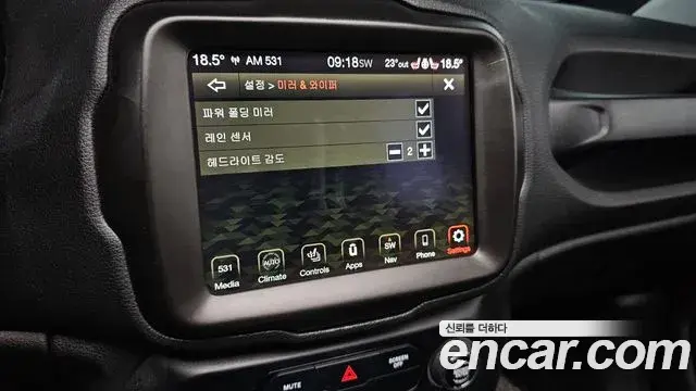 Jeep Renegade 2022 — ფოტო 30/37