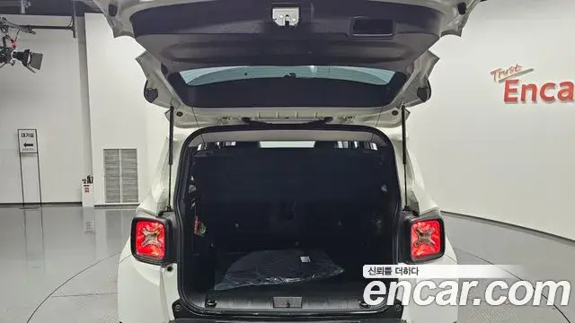 Jeep Renegade 2022 — ფოტო 3/37