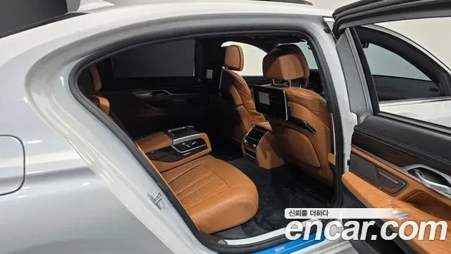BMW 7 Series 2021 — Photo 20/20