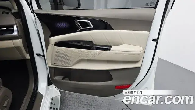 Kia Carnival 2022 — ფოტო 30/34