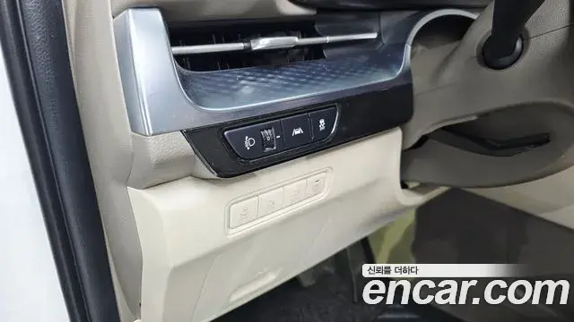 Kia Carnival 2022 — ფოტო 28/34