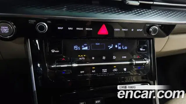 Kia Carnival 2022 — ფოტო 24/34