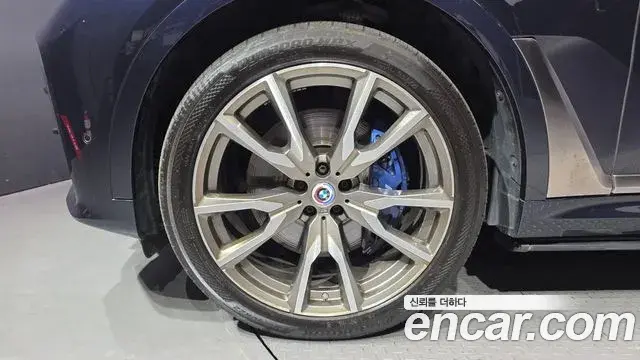 BMW X7 2022 — ფოტო 31/40