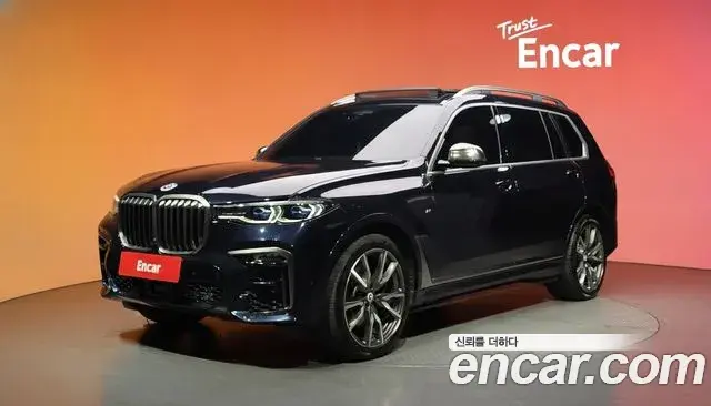 BMW X7 2022 — ფოტო 38/40