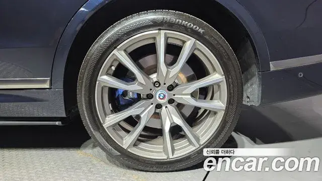BMW X7 2022 — ფოტო 8/40