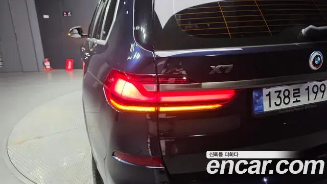 BMW X7 2022 — ფოტო 33/40
