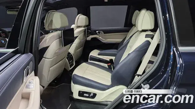 BMW X7 2022 — ფოტო 34/40