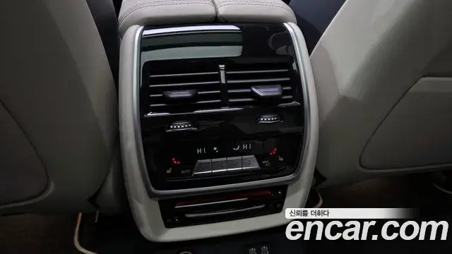 BMW X7 2022 — ფოტო 11/40