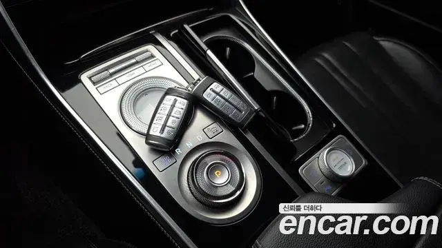 Genesis GV80 2020 — ფოტო 8/20