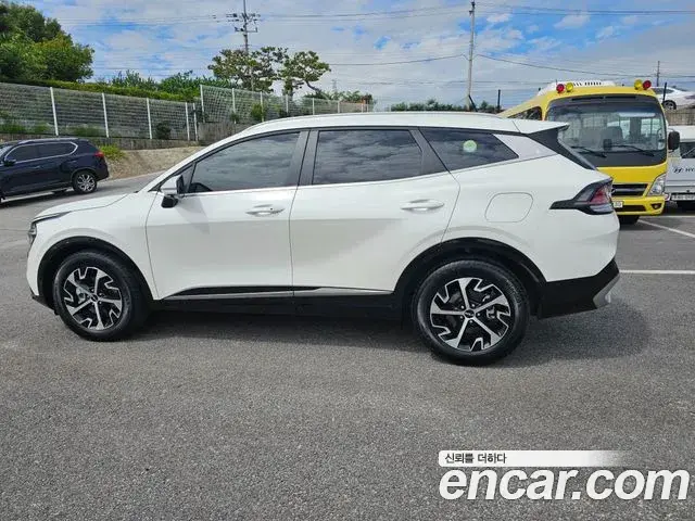 Kia Sportage 2023 — Фото 6/20