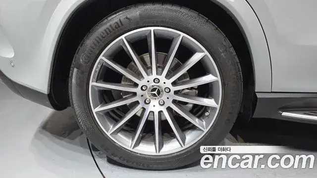 Mercedes-Benz GLE-Class 2023 — Photo 16/32