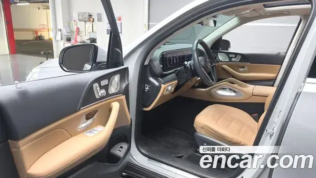 Mercedes-Benz GLE-Class 2023 — Photo 3/32