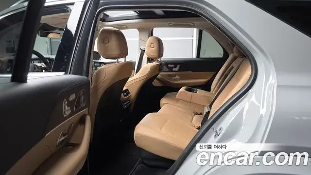 Mercedes-Benz GLE-Class 2023 — Photo 28/32