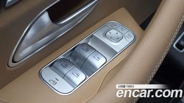 Mercedes-Benz GLE-Class 2023 — Photo 7/32