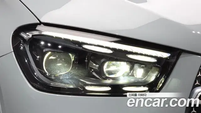 Mercedes-Benz GLE-Class 2023 — Photo 24/32