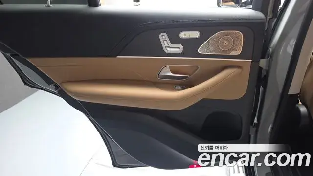 Mercedes-Benz GLE-Class 2023 — Photo 13/32