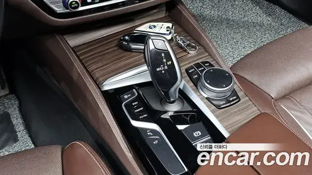 BMW 5 Series 2019 — Фото 9/20