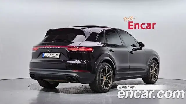 Porsche Cayenne 2019 — Фото 2/20