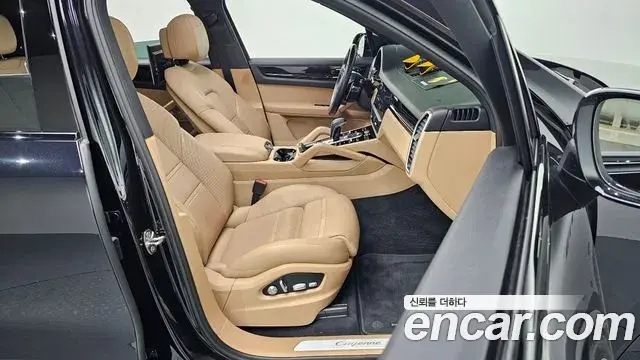 Porsche Cayenne 2019 — Фото 10/20
