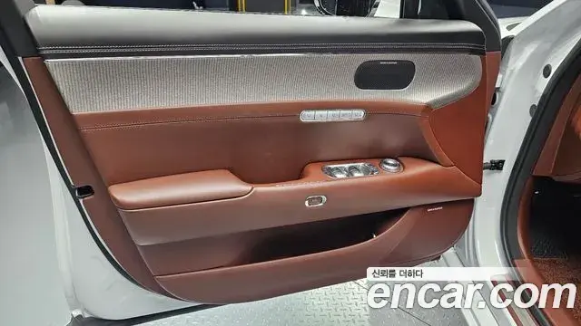 Genesis G90 2022 — ფოტო 31/35