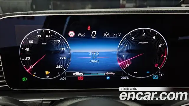 Mercedes-Benz GLE-Class 2023 — Photo 19/34