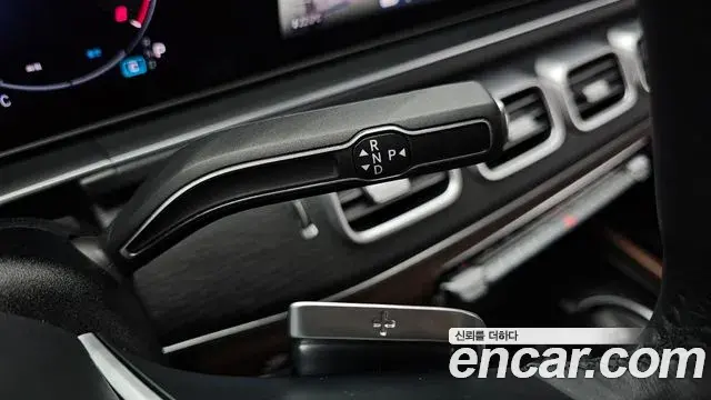 Mercedes-Benz GLE-Class 2023 — Photo 10/34