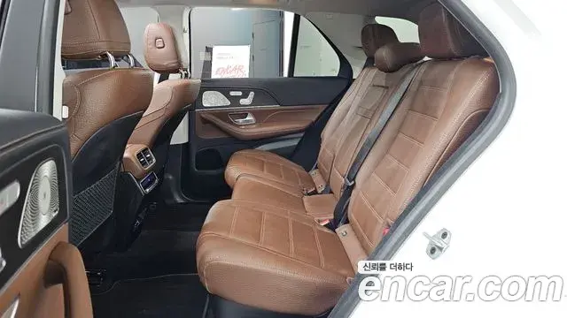 Mercedes-Benz GLE-Class 2023 — Photo 28/34