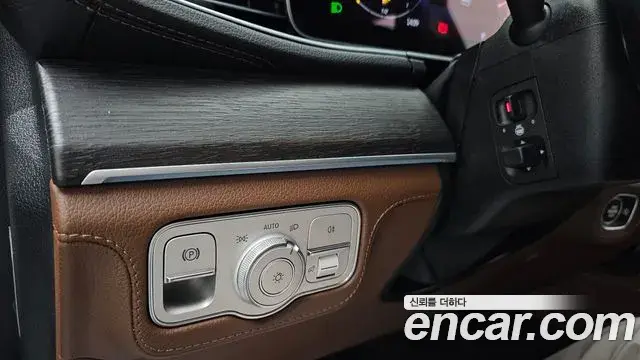 Mercedes-Benz GLE-Class 2023 — Photo 23/34