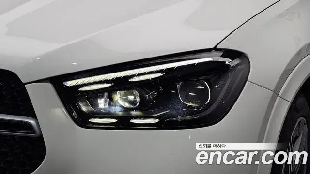 Mercedes-Benz GLE-Class 2023 — Photo 30/34