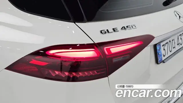 Mercedes-Benz GLE-Class 2023 — Photo 9/34