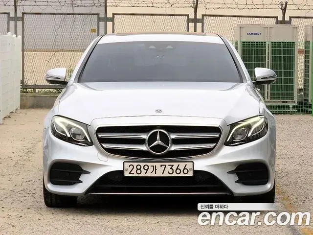 Mercedes-Benz E-Class 2018 — Photo 1/20