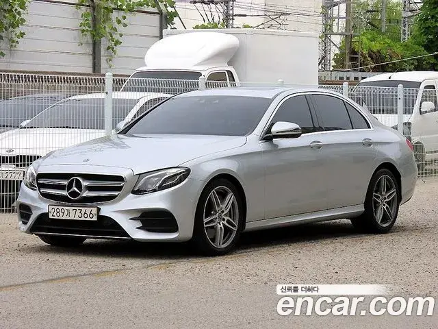 Mercedes-Benz E-Class 2018 — Photo 19/20