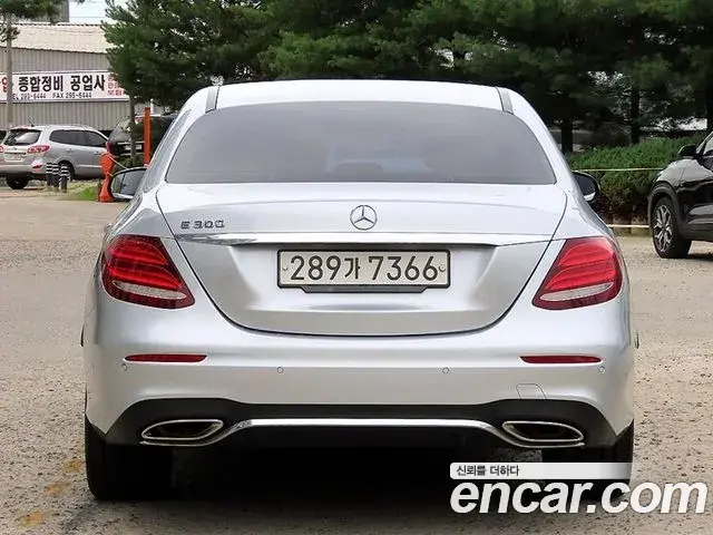 Mercedes-Benz E-Class 2018 — Photo 16/20